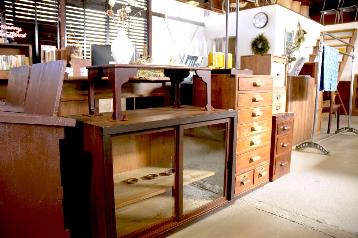 家具が並んでいる写真