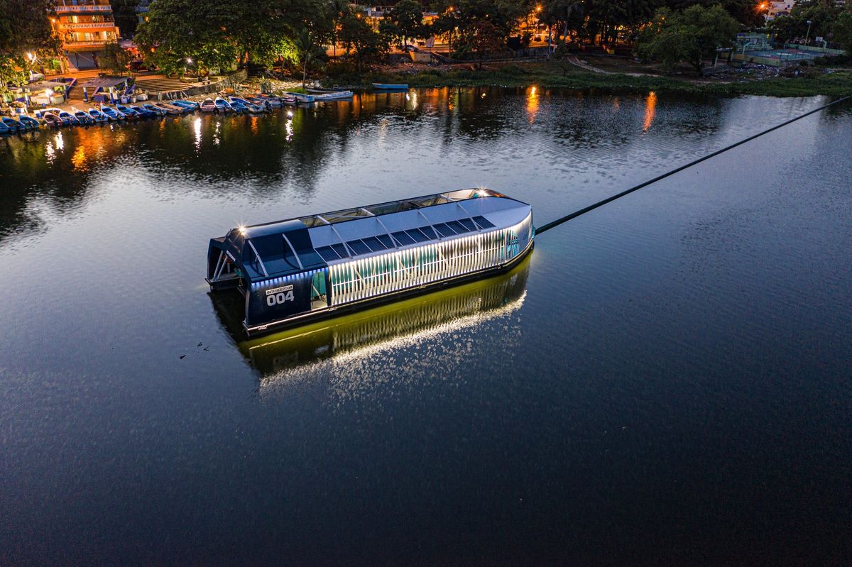 「Ocean Cleanup」の水上ごみ収集車「Interceptor」