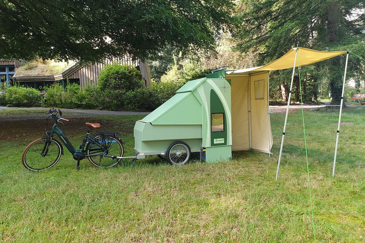 「Scout Camper」と自転車をつなげた様子