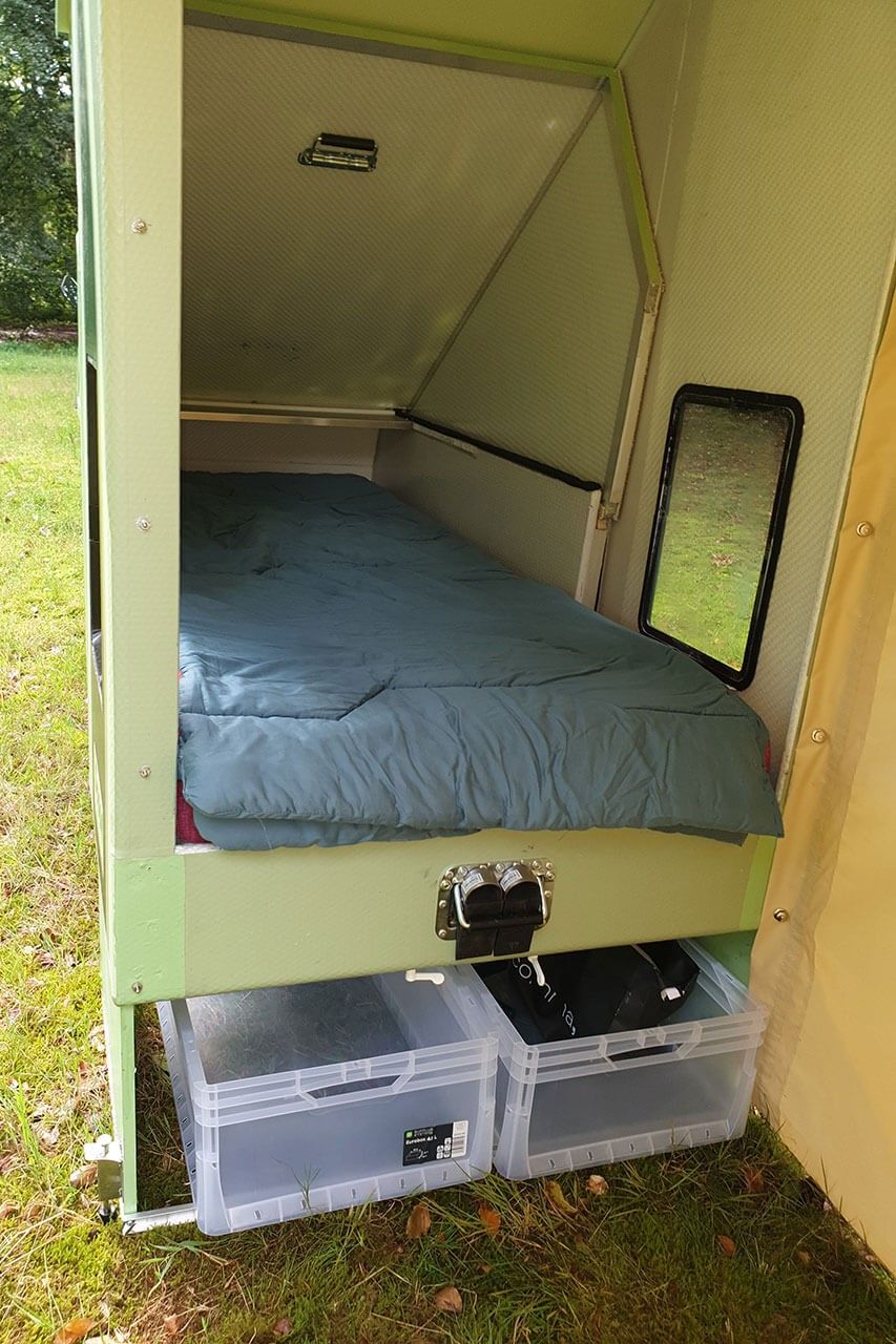 「Scout Camper」のベッド部分