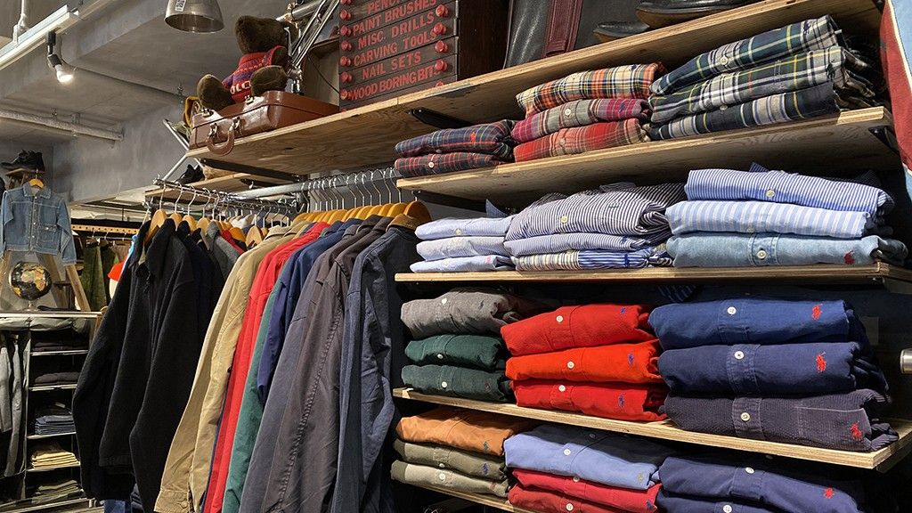 並べられた古着