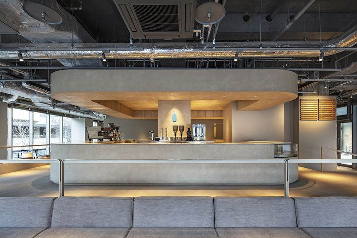 循環するカフェ「ブルーボトルコーヒー 代官山カフェ」グランド